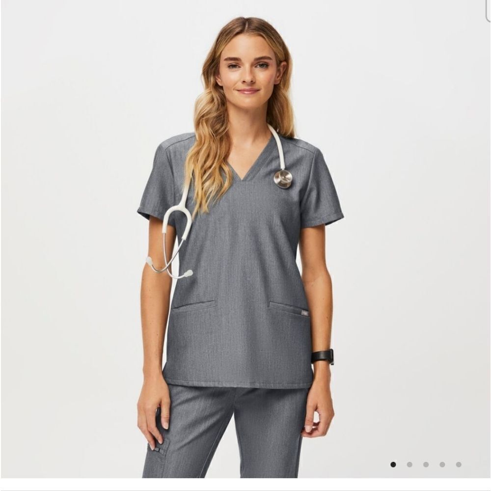 FIGS Casma Three Pocket Scrub‎ Top Size Medium